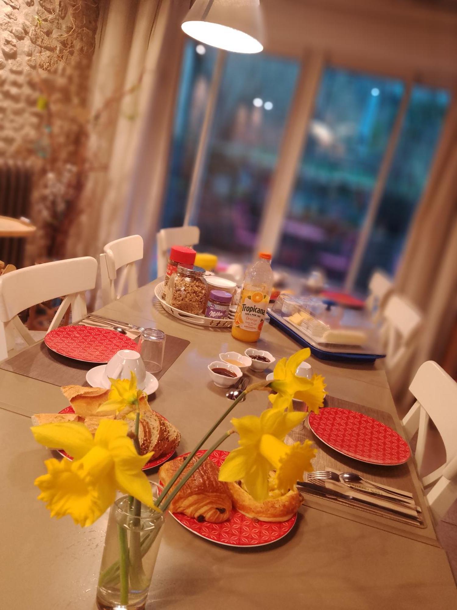 ช็องบร์ โอต วีลา เดอ เวียน-อ็อง-อาร์ที Bed & Breakfast Vienne-en-Arthies ภายนอก รูปภาพ