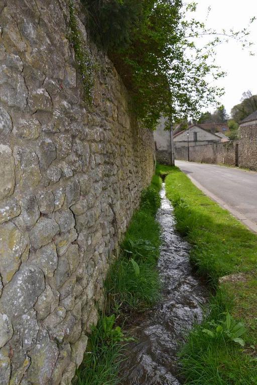 ช็องบร์ โอต วีลา เดอ เวียน-อ็อง-อาร์ที Bed & Breakfast Vienne-en-Arthies ภายนอก รูปภาพ